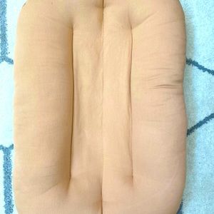 Infant Lounger from Snuggle me. Certified organic fabrics.